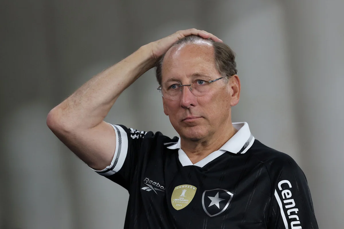 Assembleia geral do Botafogo oficializa saída de John Textor do conselho da SAF nesta quarta-feira
