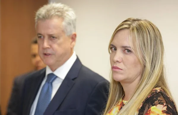 Rodrigo Rollemberg tem o celular clonado e caso vai parar na PF