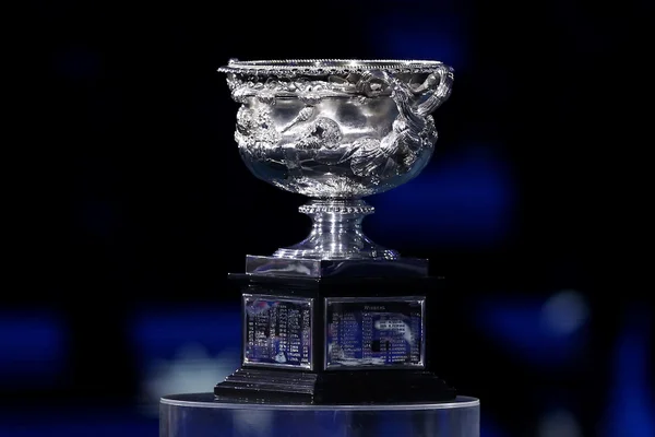 Imagem colorida do troféu do Aberto da Austrália - Metrópoles