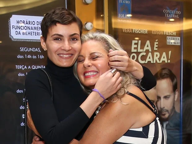 Elas costumam ser vistas juntas em peças de teatro de Vera Elas costumam ser vistas juntas em peças de teatro de Vera