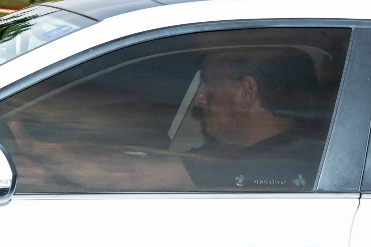 Frederick Wassef foi flagrado visitando Flávio Bolsonaro Frederick Wassef foi flagrado visitando Flávio Bolsonaro