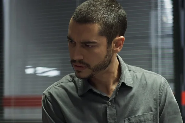 A Dona do Pedaço: Camilo obriga Vivi a comer comida do chão