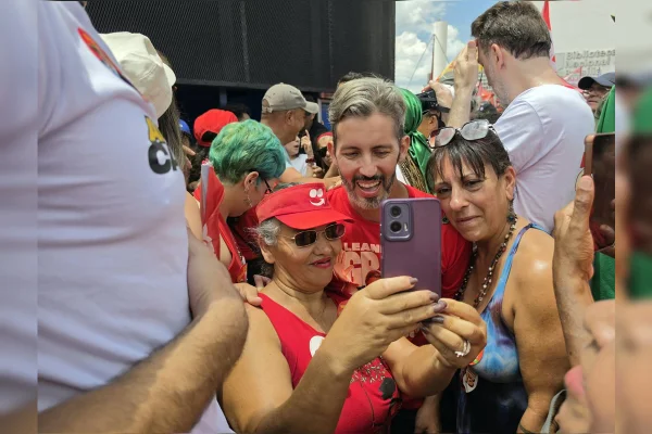 “O povo tá na rua defendendo direitos”, diz Grass em ato da esquerda no DF - destaque galeria