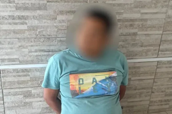 Imagem colorida mostra Junior Cabeção, líder da facção ‘Neutros’ em Alagoas é preso durante operação em SP - Metrópoles