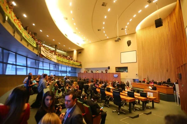 Deputados distritais criticam corte de emendas do orçamento para 2019