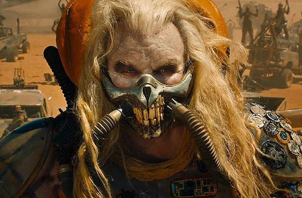 Hugh Keays-Byrne no papel de Immortan Joe em Mad Max: Estrada da Fúria (2015)