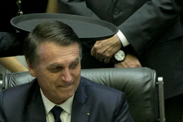 Bolsonaro atua como avalista de “memes”