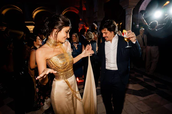 Cesca Civita e Victor Iglesias celebram pré-casamento em Sevilha