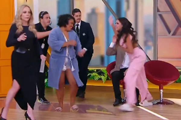 Briga com puxão de cabelo no Casos de Família viraliza e gera dúvidas