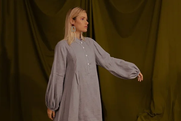 Chemise cinza de linho da coleção Drop IV da linha Wish Basics