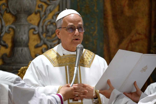 Imagem colorida do Papa Leão XIV - Metrópoles