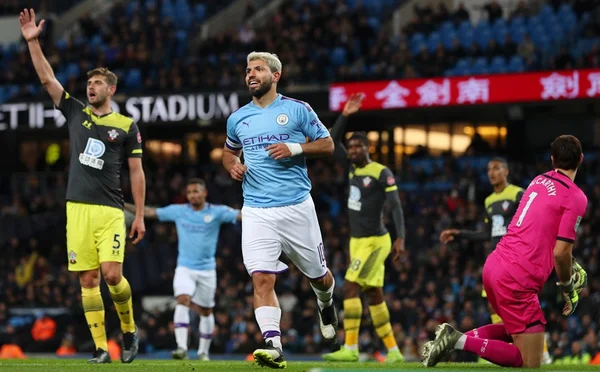 Argentinos garantem City nas quartas da Copa da Liga Inglesa