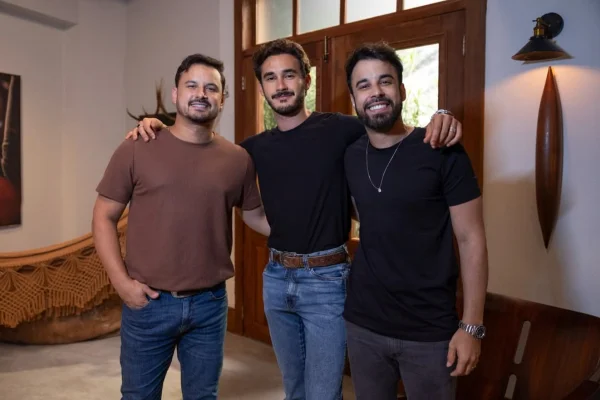 Clayton & Romário falam sobre estreia como atores em novela