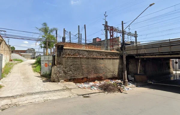 Imagem colorida mostra trecho da Alameda Nothmann, no centro de São Paulo, onde ocorreu uma explosão - Metrópoles