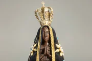 Imagem de Nossa Senhora Aparecida no interior da Catedral Metropolitana de Brasília Imagem de Nossa Senhora Aparecida no interior da Catedral Metropolitana de Brasília