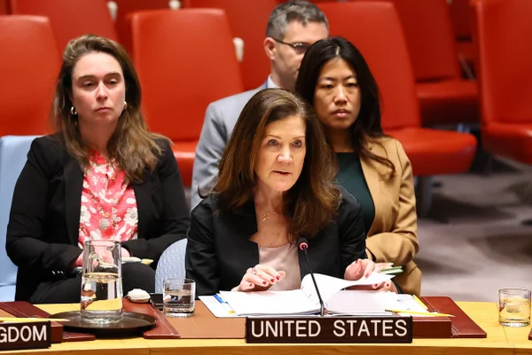 Imagem colorida mostra embaixadora dos EUA na ONU - Metrópoles