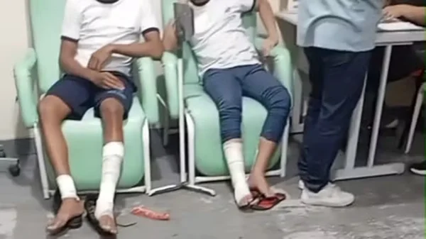 Imagem de alunos feridos