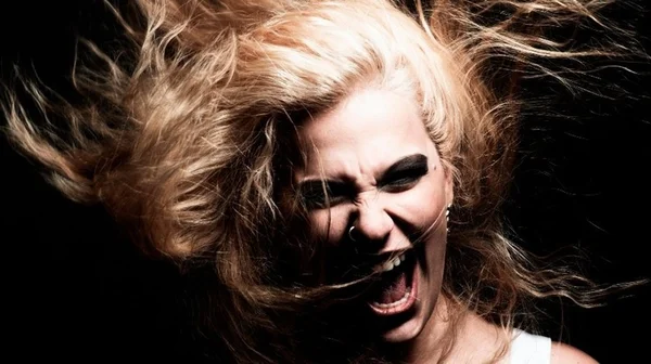 Alice Caymmi comenta sobre o novo DVD, feminismo, moda e gosto musical