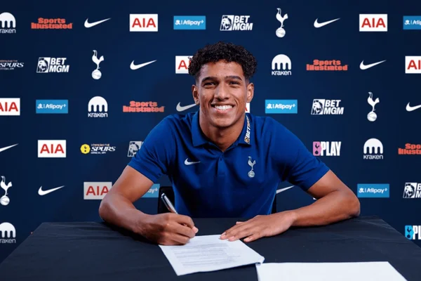 Souza, ex-Santos, assinou com o Tottenham