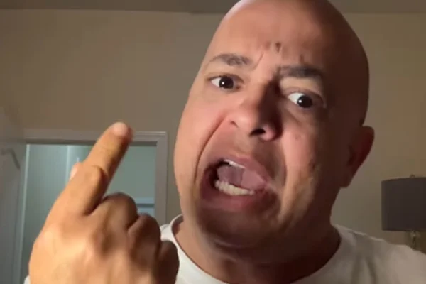 Influencer fica no meio de fogo cruzado após acusação de golpe