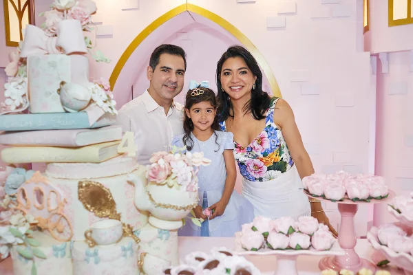 Clarice Lagares celebra 4 anos da filha Olívia com festa de princesas