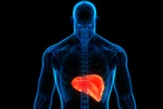 No início, as manifestações costumam ser inespecíficas, como cansaço, fraqueza, perda de apetite, náuseas, sensação de inchaço abdominal ou desconforto do lado direito do abdome
