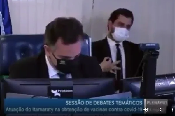 Pacheco sobre sinal de assessor: “Gesto completamente inapropriado”