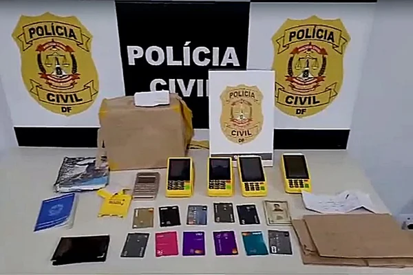 Falso motoboy: dupla é presa por dar golpes em idosos do DF. Vídeo