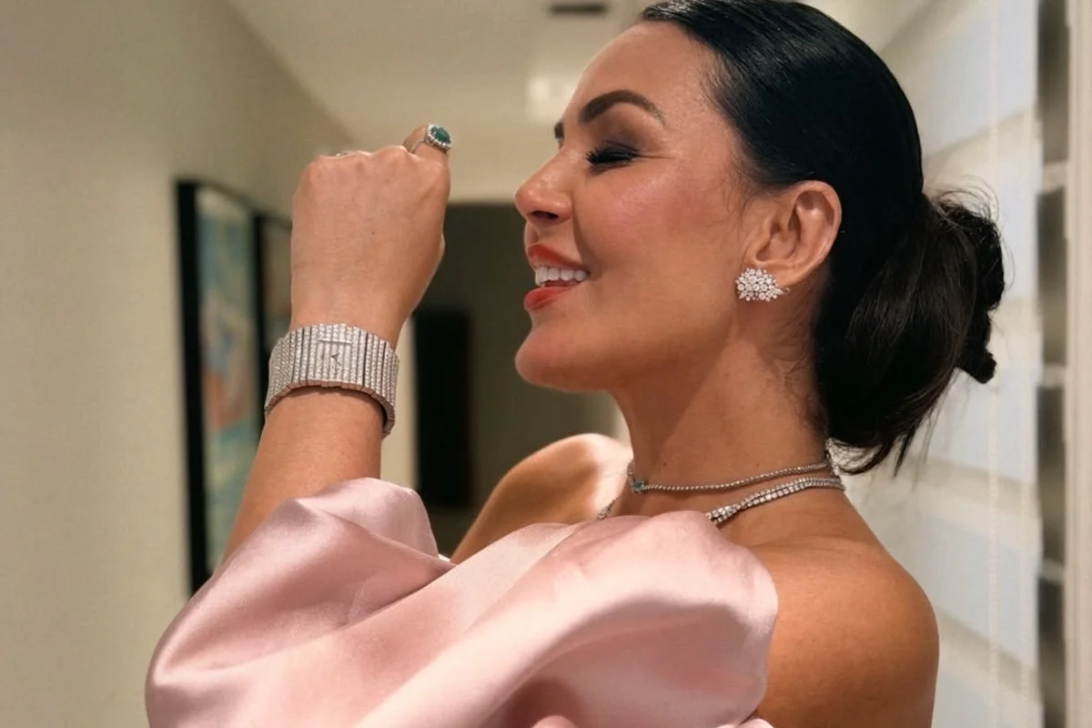 Gardênia Cavalcanti vai a evento com relógio que pertenceu a Hebe Camargo Gardênia Cavalcanti vai a evento com relógio que pertenceu a Hebe Camargo