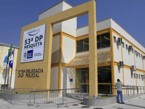 Cuidadora frauda assinatura de idoso, embolsa quase R$ 100 mil e vai presa