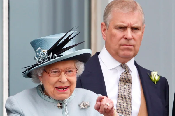 Rainha Elizabeth e príncipe Andrew