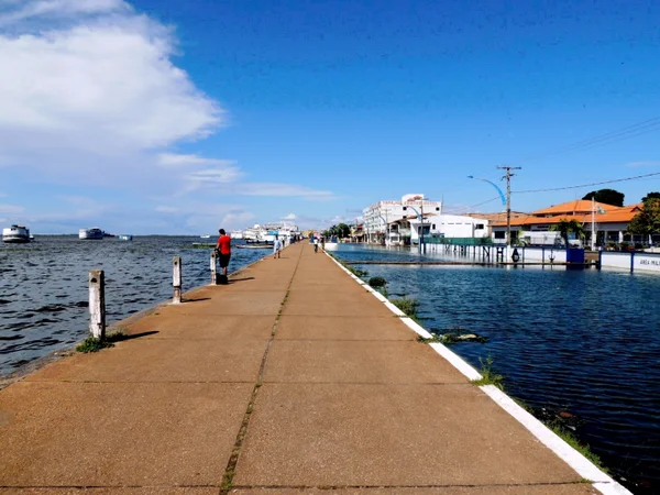 O rio Tapajós ultrapassa 8 metros e deixa oeste paraense sob alerta. FOTO: ALAILSON MUNIZ DATA: 14.05.14 SANTARÉM-PARÁ