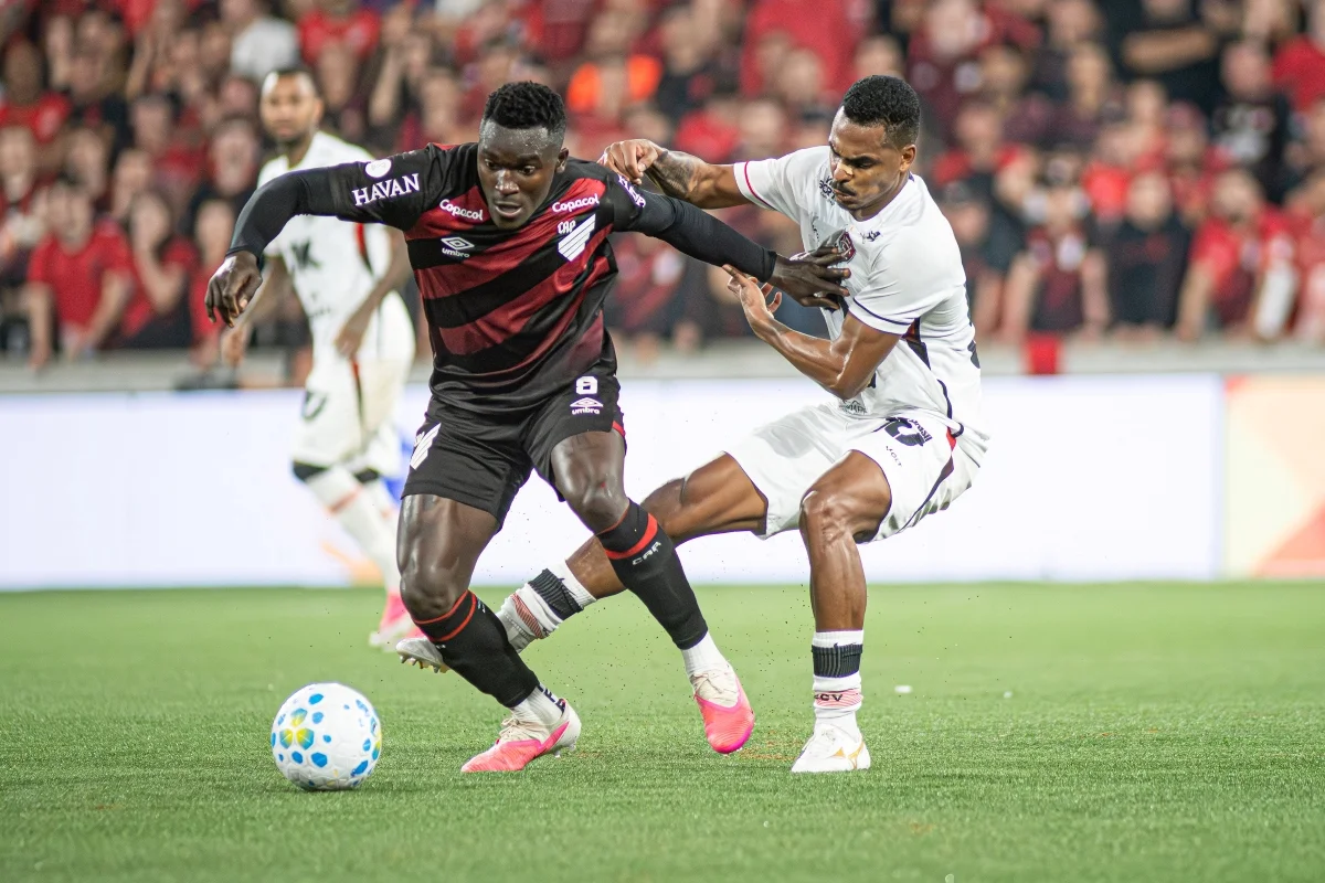 No jogo da ida, o Athletico-PR venceu por 2 x 0 No jogo da ida, o Athletico-PR venceu por 2 x 0