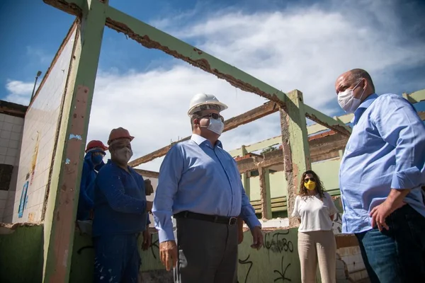 Ibaneis visita obras em 2 escolas e pretende entregar unidades em 2022