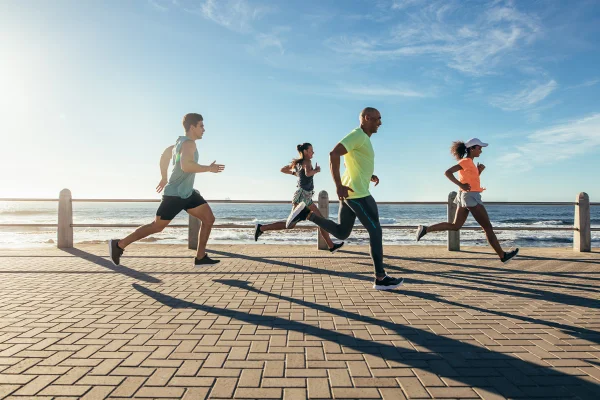 Foto colorida de corrida de costa - Metrópoles