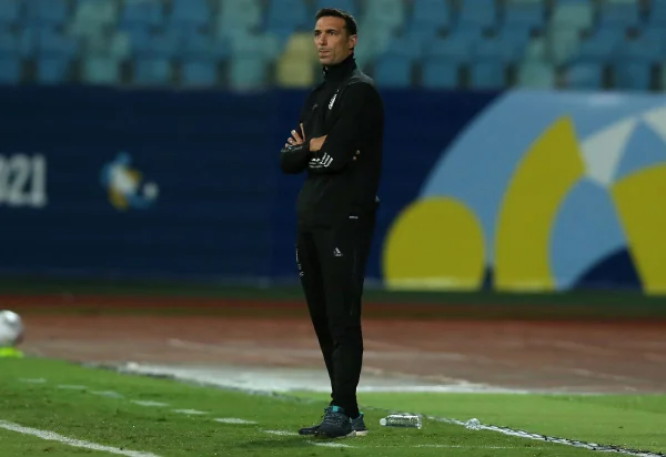 Questionado sobre falta de títulos, Scaloni se irrita e deixa coletiva