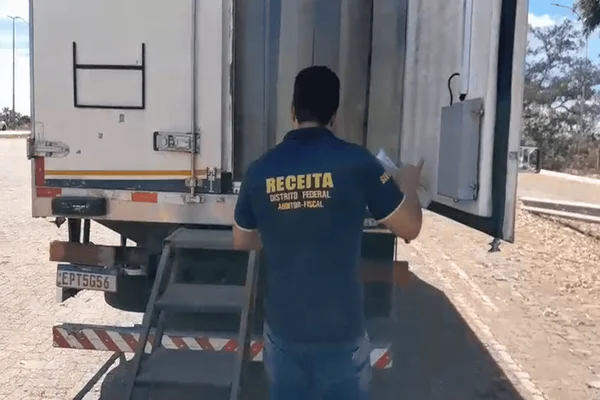 Carga com 24 mil latas de cerveja é apreendida pela Receita do DF
