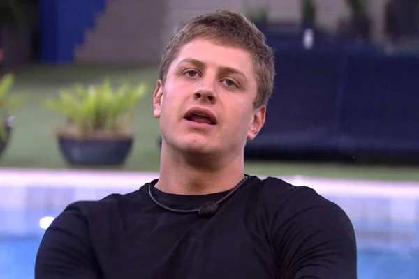 Ex-BBB Lucas Gallina diz que “ser gay não é normal”