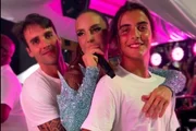 Ivete Sangalo defende filho no trio: "Toca comigo porque ele sabe" Ivete Sangalo defende filho no trio: "Toca comigo porque ele sabe"