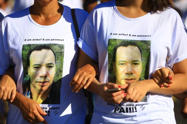 “A Justiça foi feita nesta manhã”, desabafa viúva de Eli Chagas, após prisão de suspeitos do crime