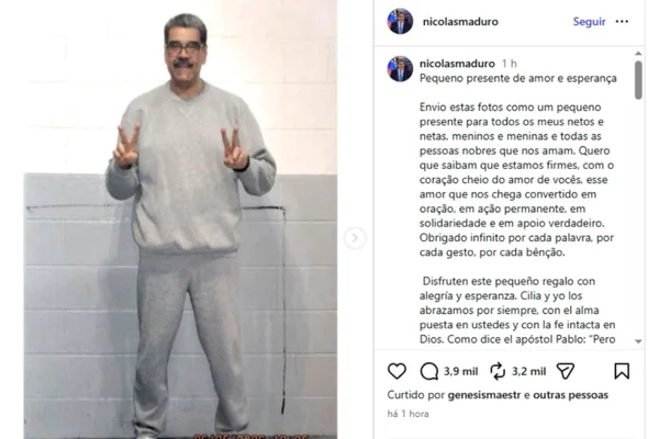 Perfil oficial divulga fotos de Maduro com uniforme em prisão nos EUA - destaque galeria Perfil oficial divulga fotos de Maduro com uniforme em prisão nos EUA - destaque galeria