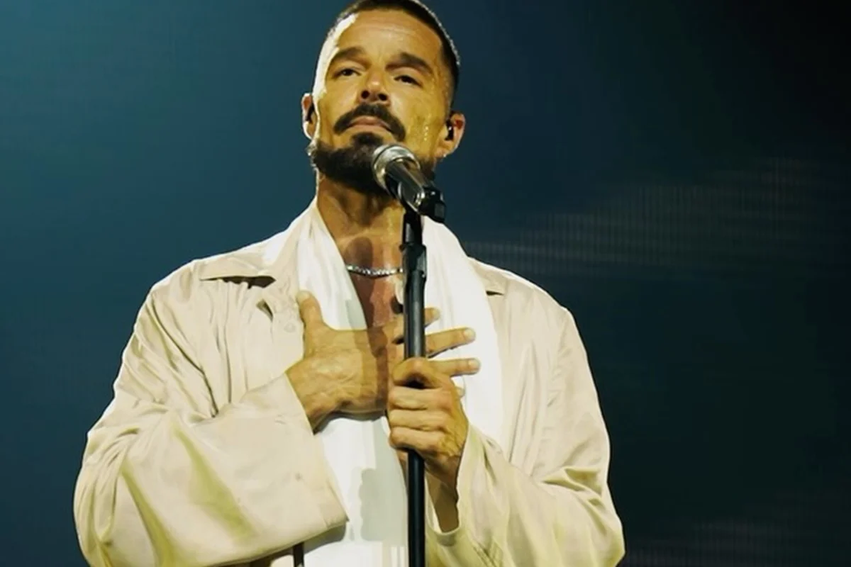 Ricky Martin é clicado durante show Ricky Martin é clicado durante show