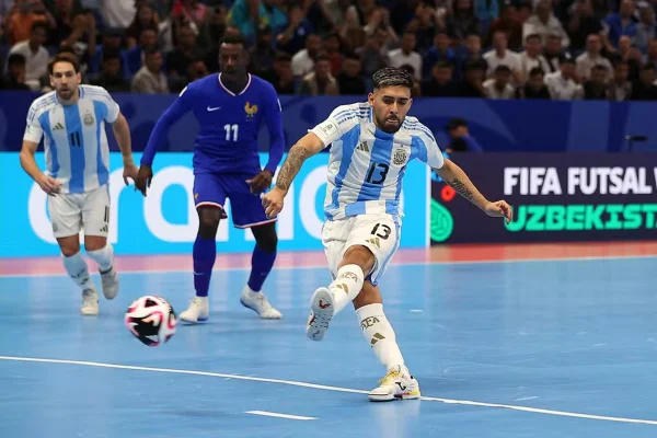 Imagem colorida da Argentina na semifinal da Copa do Mundo contra a França - Metrópoles