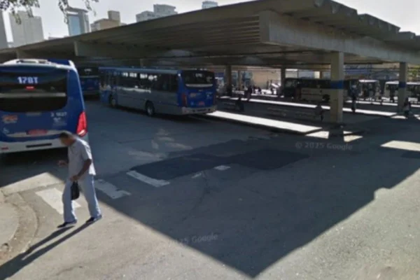 Foto colorida do Terminal Santana, zona norte de São Paulo.