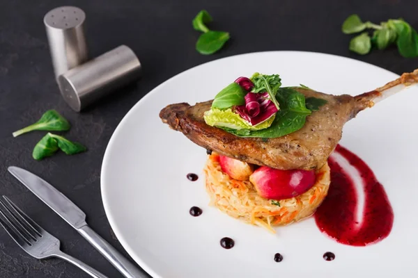 Artigo: você sabe o que comem garçons e cozinheiros de um restaurante?
