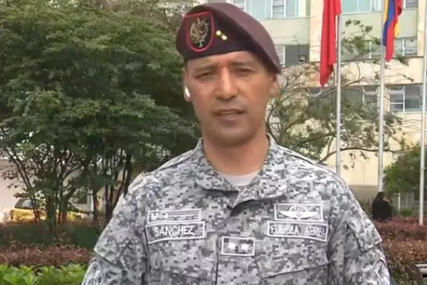 general Pedro Sánchez busca crianças colombianas