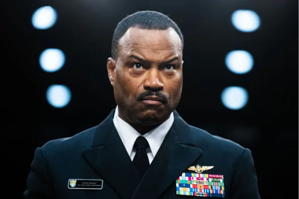 Foto colorida do almirante Alvin Holsey - Metrópoles