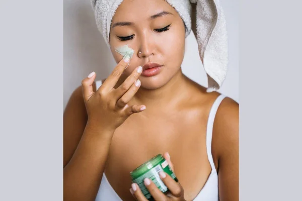 Devo usar produtos sem perfume em minha rotina de skincare? Descubra!