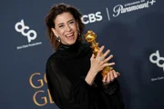 Fernanda Torres após conquistar o Globo de Ouro em 2025