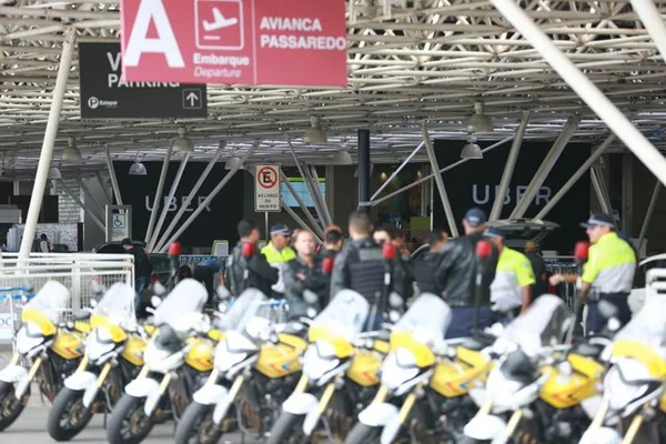 Com 1 milhão de carros circulando no Aeroporto JK, Uber, 99 e Cabify terão pista exclusiva